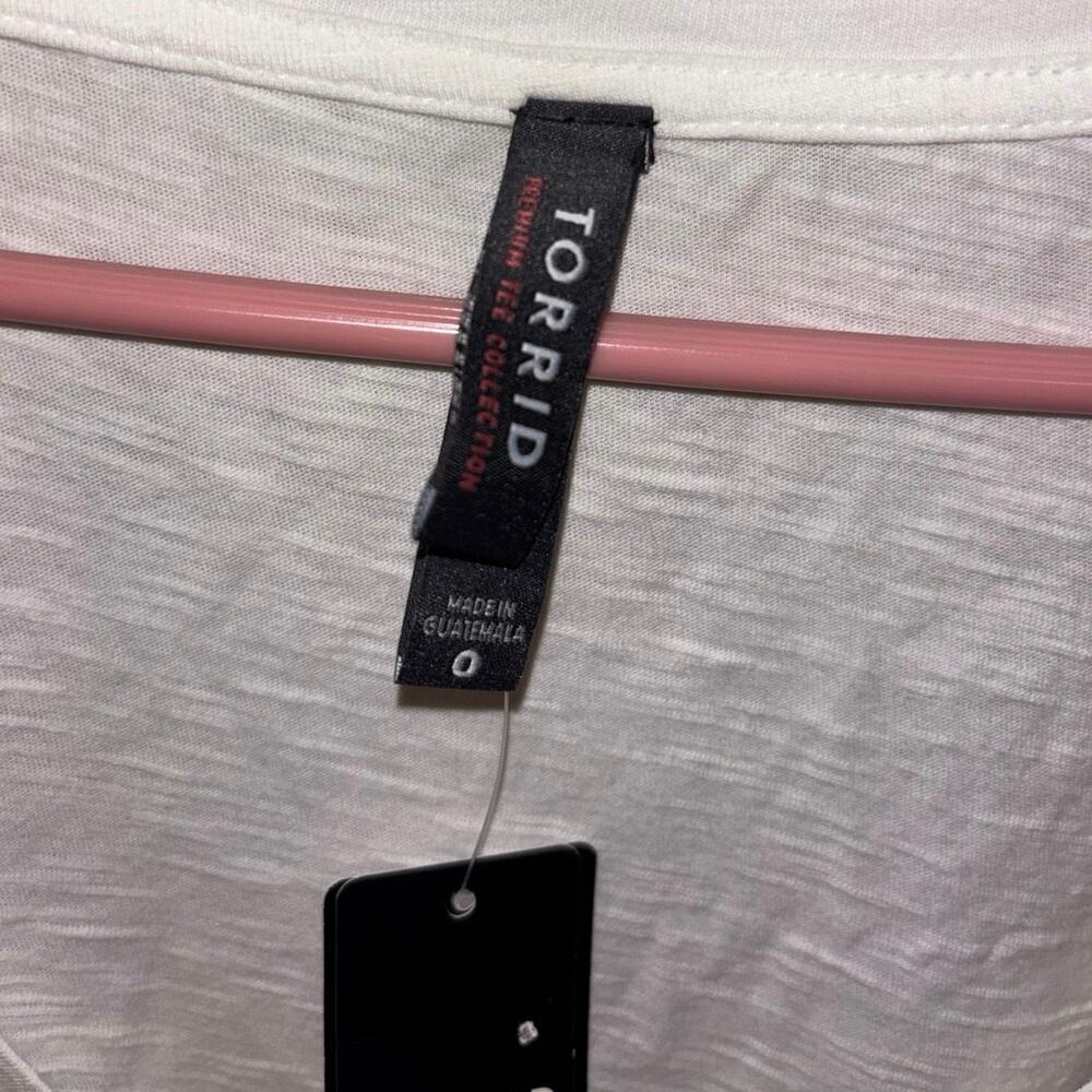 Torrid women’s white cotton v-neck slub pocket t-shirt NWT (size 0) - Picture 2 of 7